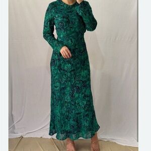 Elegant Green Paisley Maxi Dress